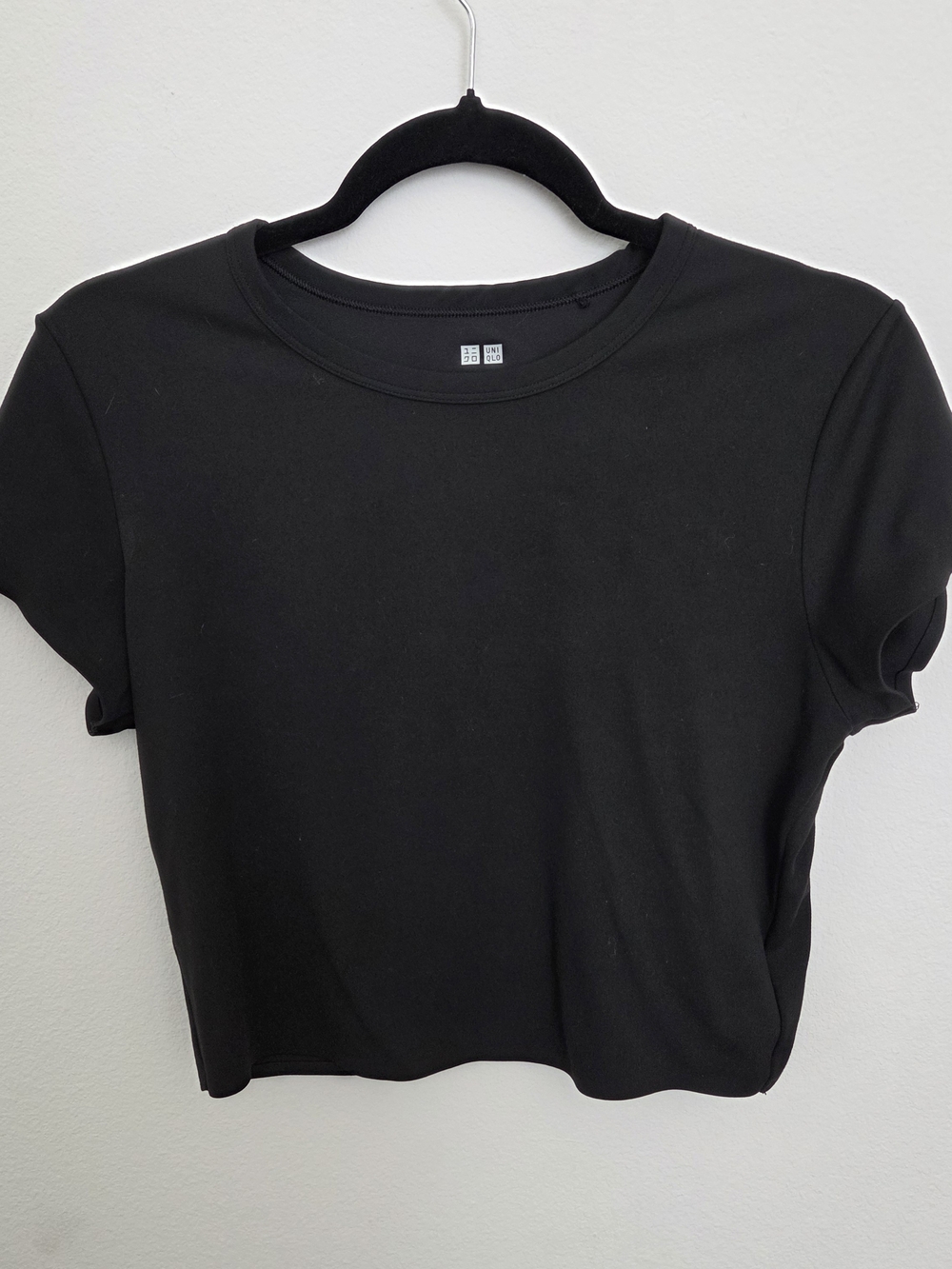 Uniqlo Black Short Sleeve Crewneck Crop Top - Women Airism Medium
